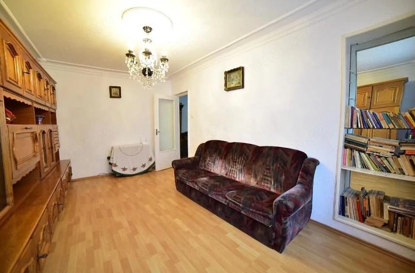 Apartament cu 3 camere decomandat în Vasile Aaron