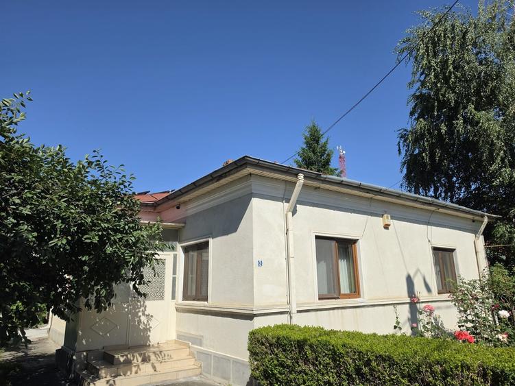 Casă cu 4 camere cu Teren 540 Mp în Central