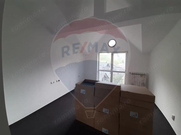 Casă cu Teren 2140 Mp în Moieciu