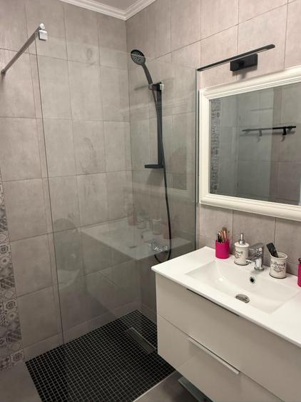 Apartament cu 3 camere, mobilat în Lazaret