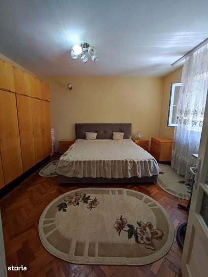 Casă cu 3 camere semidecomandat în Viile Noi