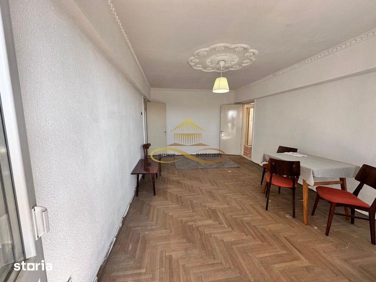 Apartament cu 3 camere, mobilat în 9 Mai