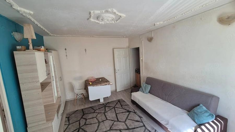 Apartament cu 3 camere semidecomandat în Șagului