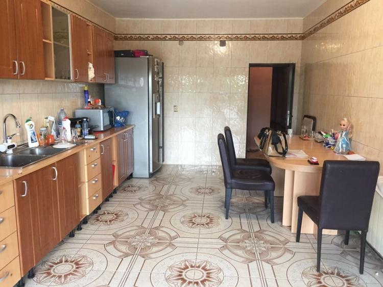 Casă individuală cu 9 camere cu Canalizare în Exterior Nord