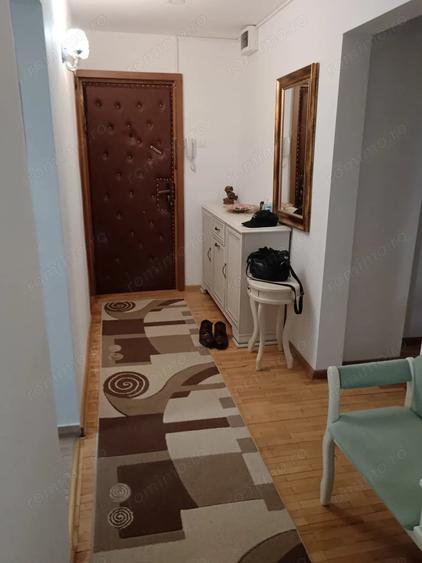 Apartament cu 3 camere decomandat în Odobescu