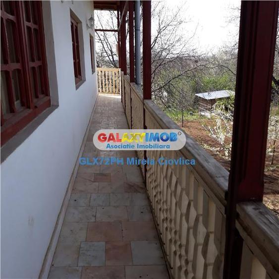 Casă cu 10 camere cu Teren 1500 Mp în Central