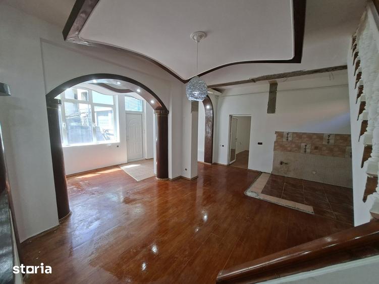 Casă cu 4 camere cu Teren 145 Mp în Centrul Civic