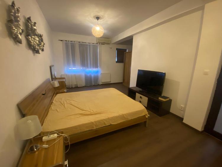 Casă cu 9 camere cu Canalizare în Colentina