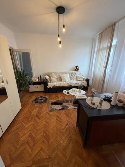 Apartament cu 2 camere semidecomandat, mobilat în Ultracentral