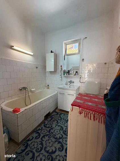 Casă cu 4 camere decomandat în Central