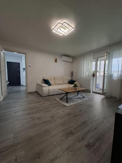 Apartament cu 2 camere semidecomandat în Satu Nou