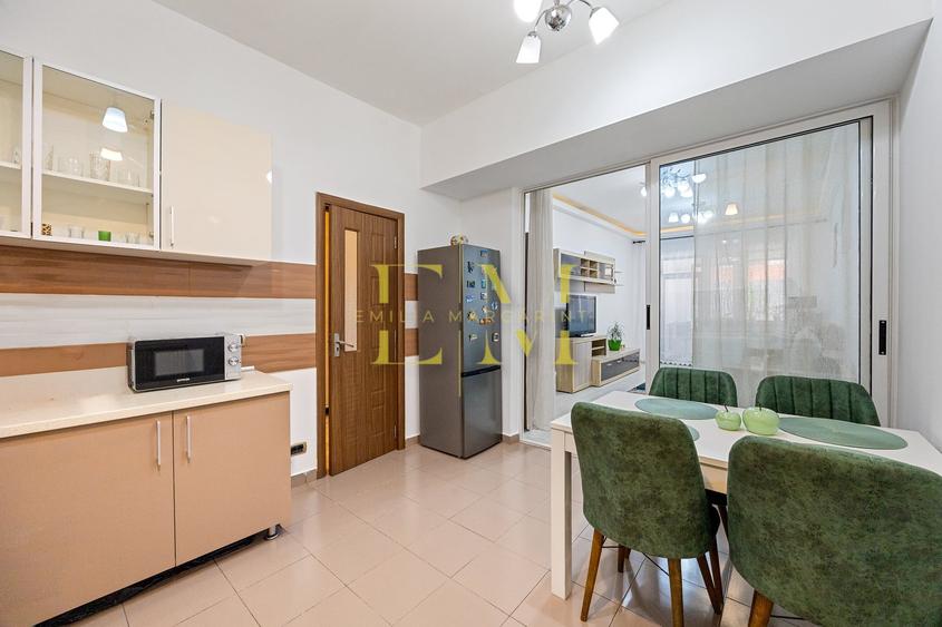 Apartament cu 3 camere decomandat în Tractorul
