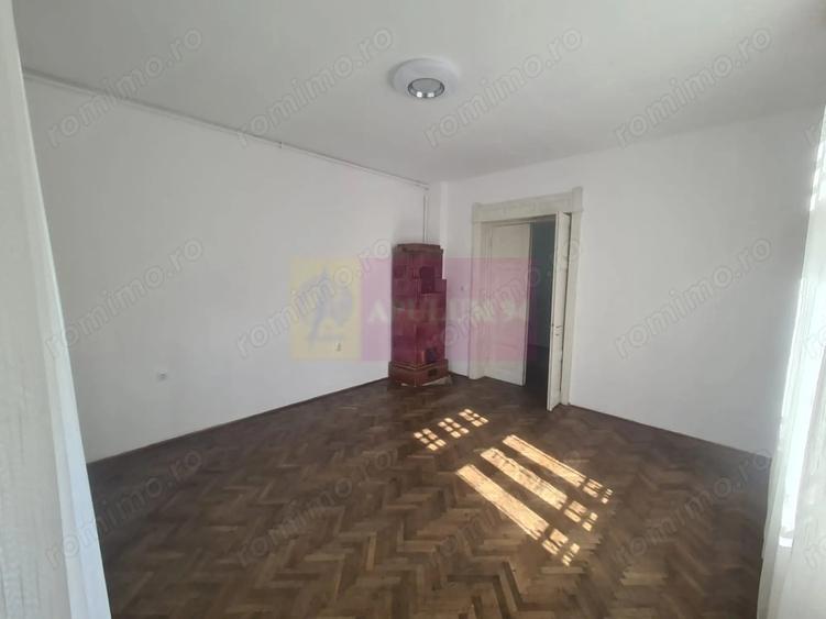 Casă cu 3 camere cu Canalizare în Central
