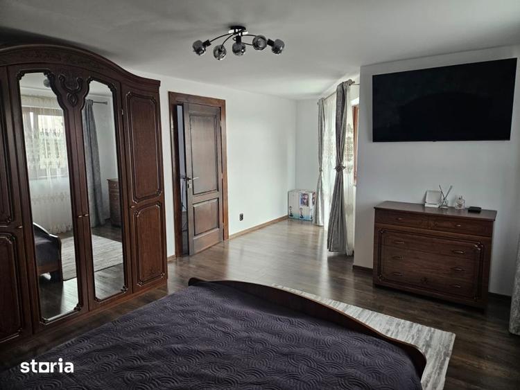 Casă cu 5 camere cu Teren 2200 Mp în Târgșoru Vechi