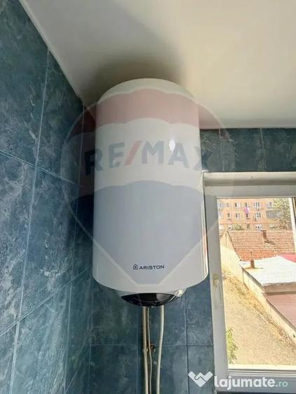 Apartament cu 3 camere semidecomandat în Central
