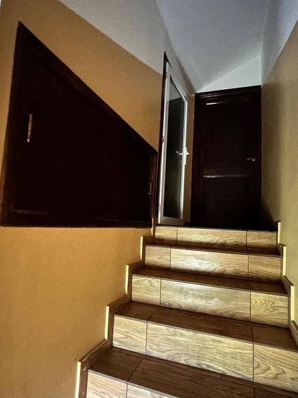Casă individuală cu 10 camere cu Canalizare în Sud-Vest