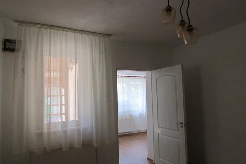 Casă individuală cu 3 camere cu Canalizare în Lunei