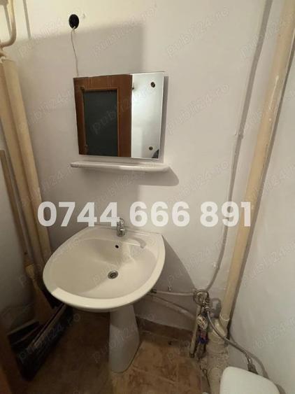 Apartament cu 3 camere decomandat în Energiei