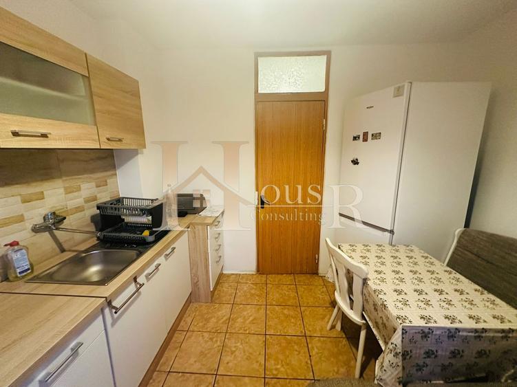Apartament cu 4 camere decomandat în Girocului