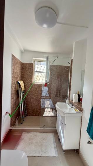 Apartament cu 3 camere semidecomandat în Primăverii
