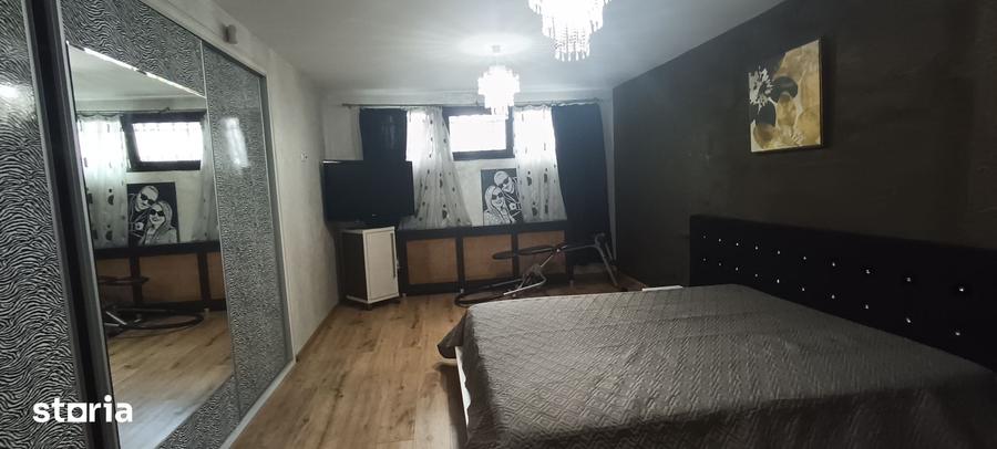 Casă cu 10 camere cu Teren 1274 Mp în Calea București