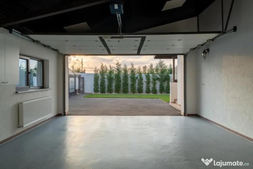Casă cu 7 camere cu Teren 492 Mp în 1 Decembrie