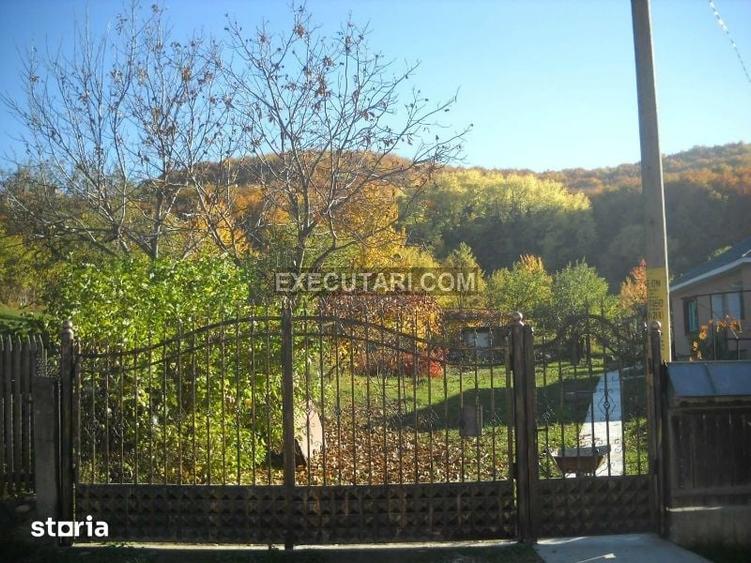 Casă cu 4 camere cu Teren 400 Mp în Central