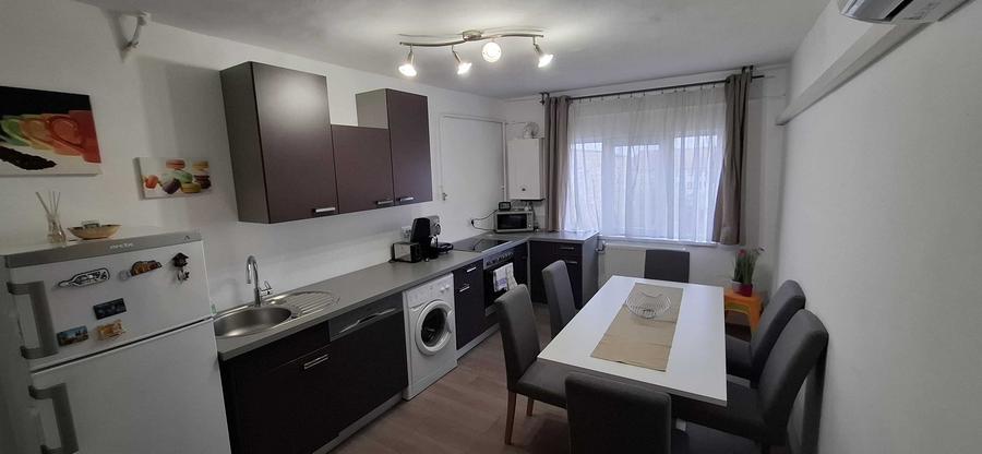 Apartament cu 2 camere decomandat în Central