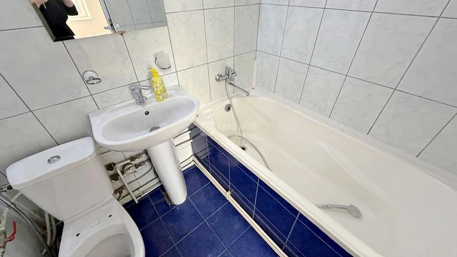 Apartament cu 2 camere decomandat, mobilat în Central