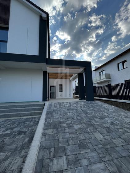 Casă individuală cu 5 camere cu Canalizare în Sud