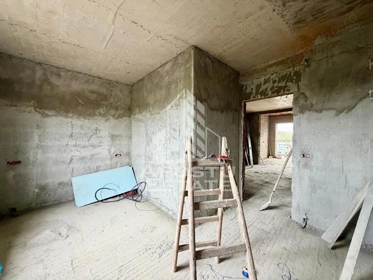 Casă cu 4 camere cu Teren 370 Mp în Giarmata