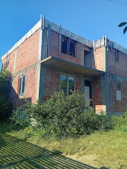 Casă cu Teren 425 Mp în Central
