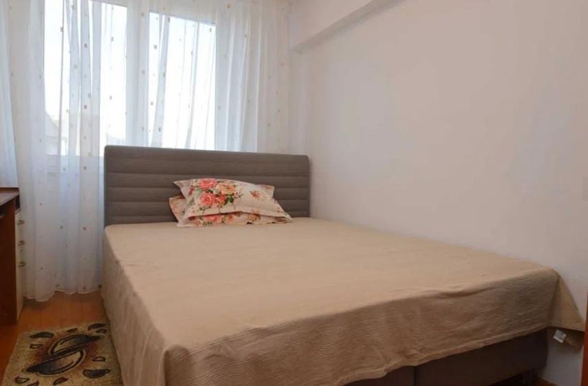 Apartament cu 3 camere decomandat, mobilat în Tineretului