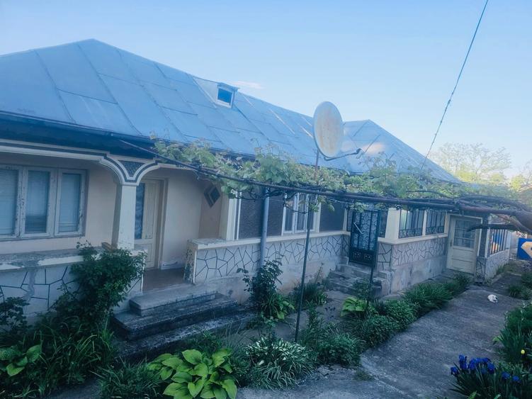 Casă cu 4 camere în Florești