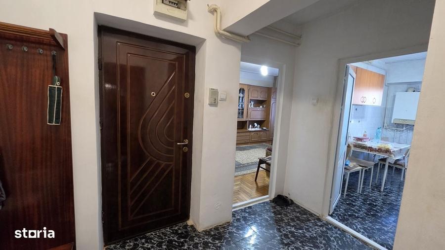 Apartament cu 3 camere decomandat în Central