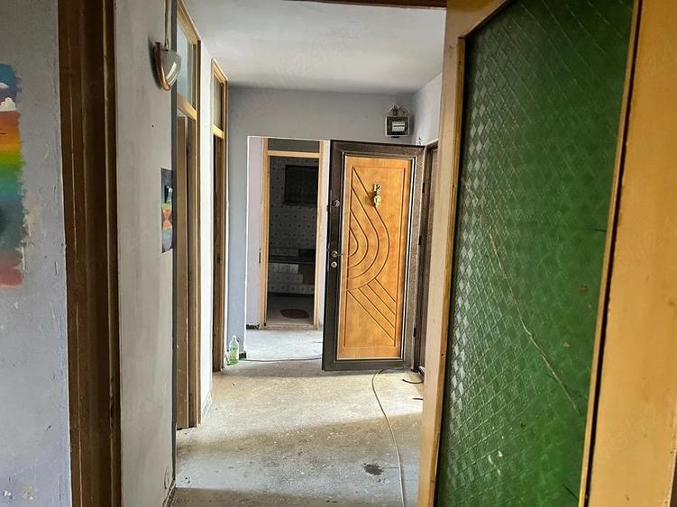 Apartament cu 3 camere decomandat în Valea Rosie