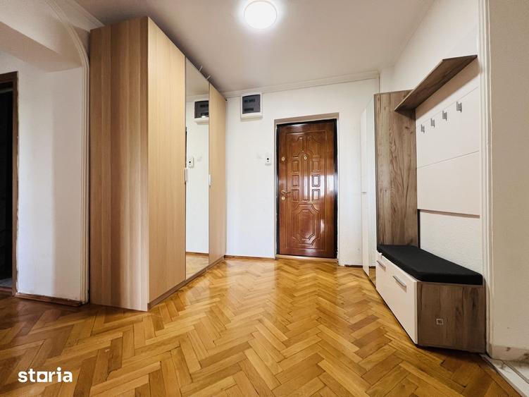 Apartament cu 3 camere decomandat, mobilat în Tei