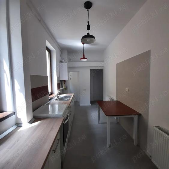 Apartament cu 3 camere semidecomandat în Armeneasca