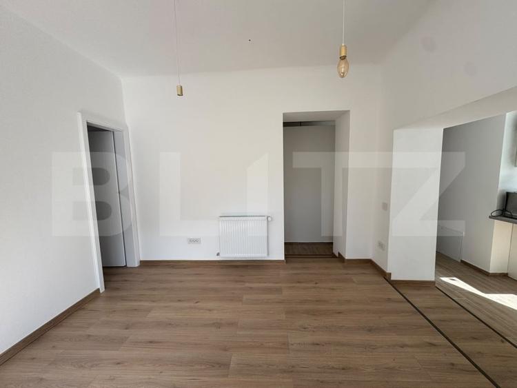 Apartament cu 3 camere semidecomandat în Semicentral
