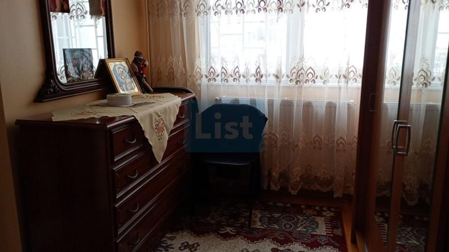 Apartament cu 3 camere semidecomandat, mobilat în Micro 40