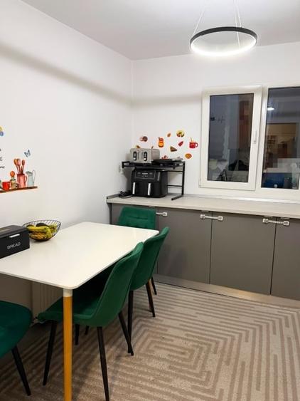 Apartament cu 3 camere semidecomandat, mobilat în Lujerului