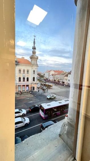 Birou, de 230 mp, în Central