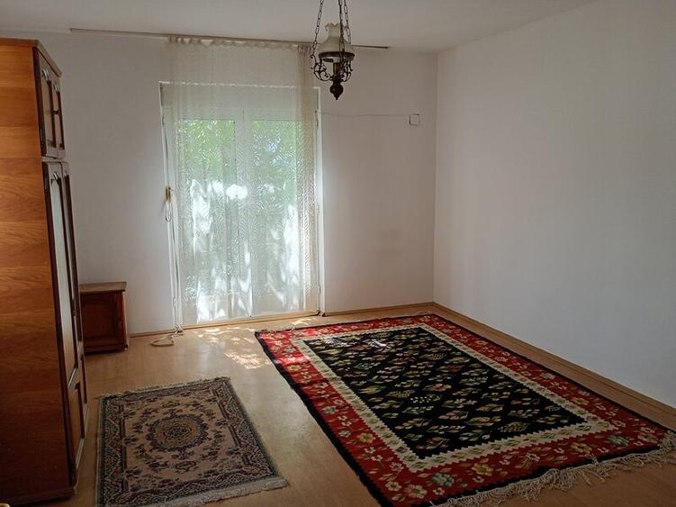 Casă cu 4 camere cu Teren 500 Mp în Central
