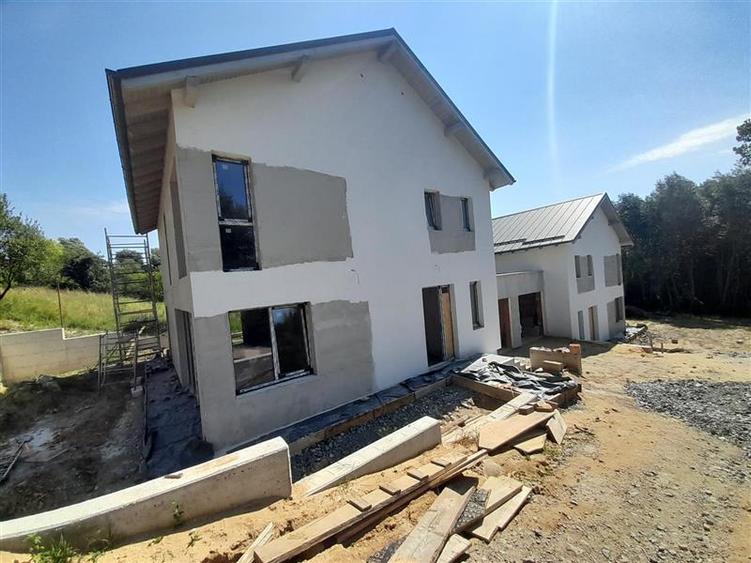 Casă individuală cu 4 camere cu Garaj în Feleacu