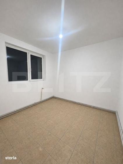 Apartament/Spatiu comercial pentru Amanet/Frizerie/Salon -Acces din Bl - 1