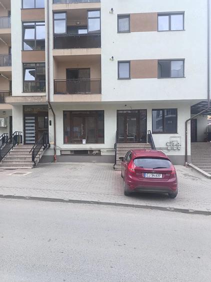 Apartament cu 3 camere decomandat în Florești