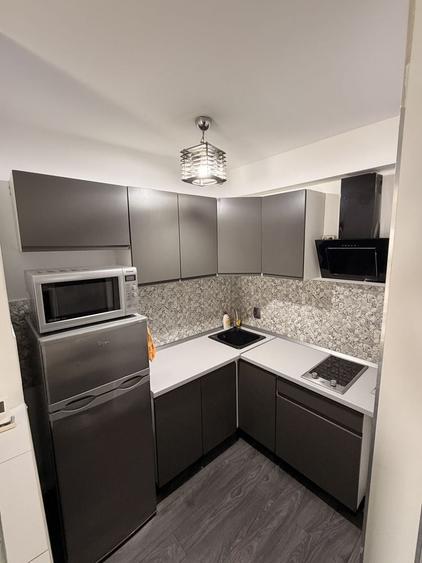 Apartament cu 3 camere semidecomandat în Dămăroaia