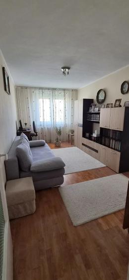 Apartament cu 2 camere semidecomandat în Exterior Vest