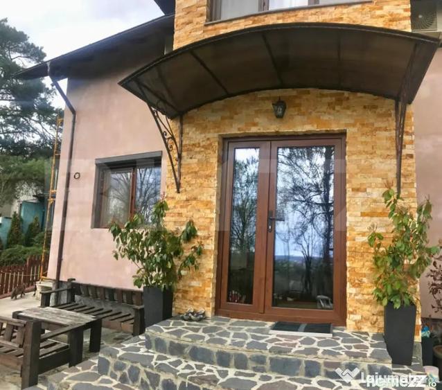 Casă cu 8 camere cu Teren 774 Mp în Central