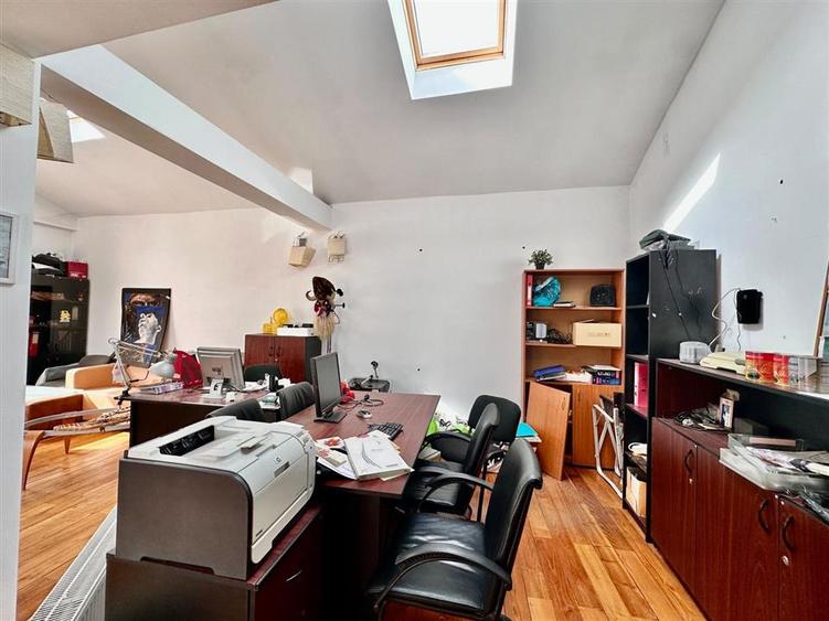 Casă cu 7 camere cu Teren 600 Mp în Pipera